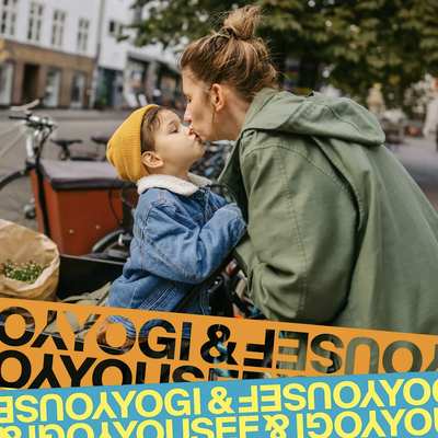 Moeder met kind en bakfiets krijgt verse dadels